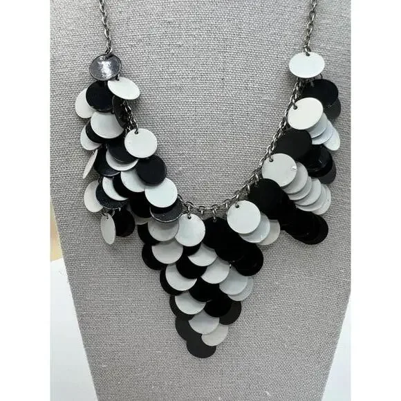 Black and White Disc Detail Necklace - Picture 2 of 8
